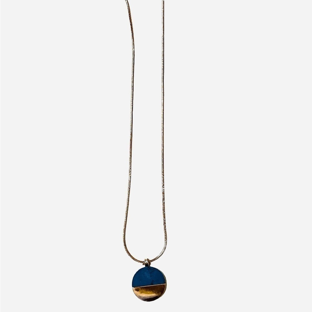 2/$15 Blue Marbled Pendant Necklace Gold Tone Minimalist Statement Necklace NWT - Picture 3 of 5